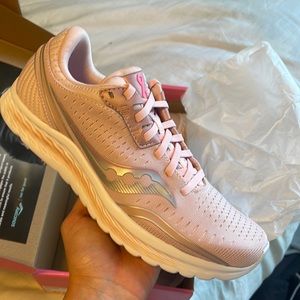 Saucony kinvara 11 - pink - limited edition - W9